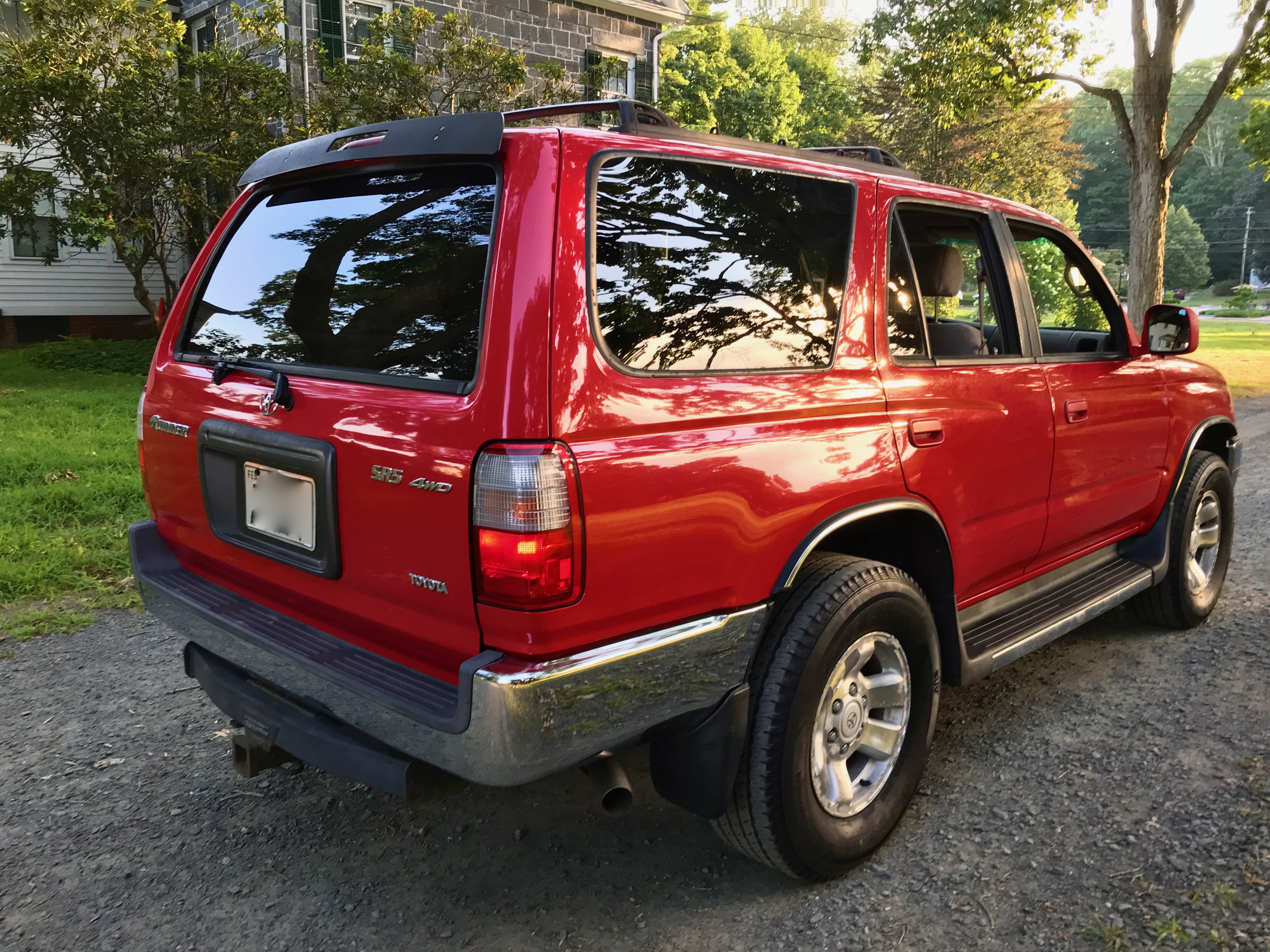 Go Motors Niantic, CT Purveyors of 3rd Generation Toyota 4Runners and other lengedary classics